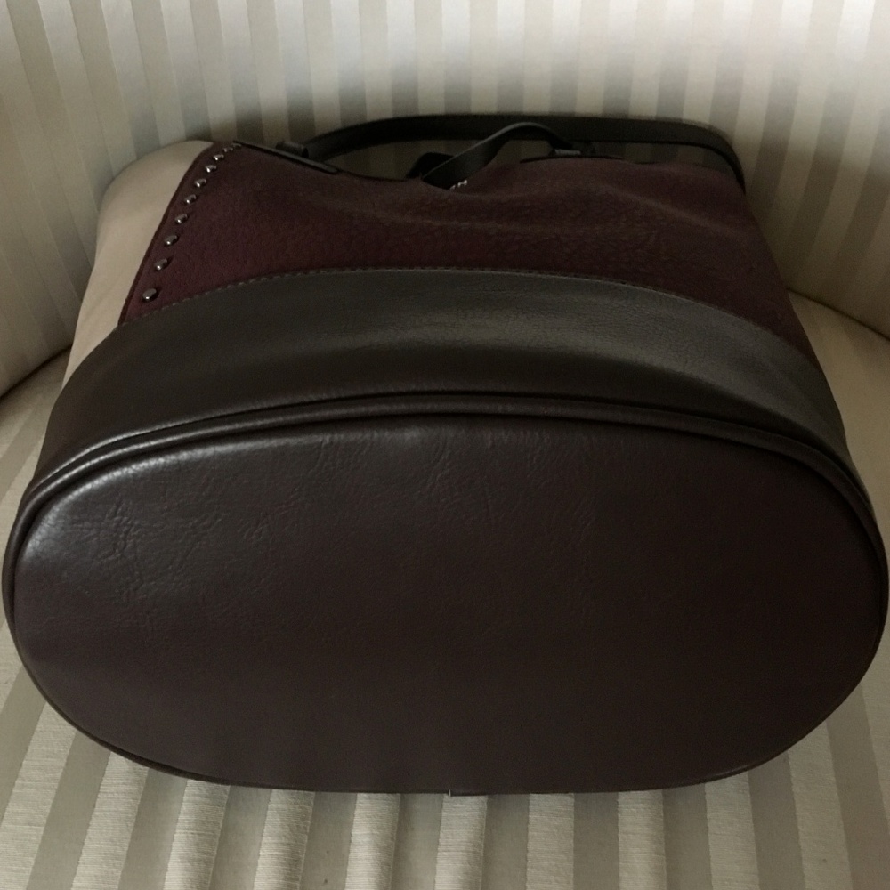 Reaction Kenneth Cole Greenwich Tote - Picture 6 of 7